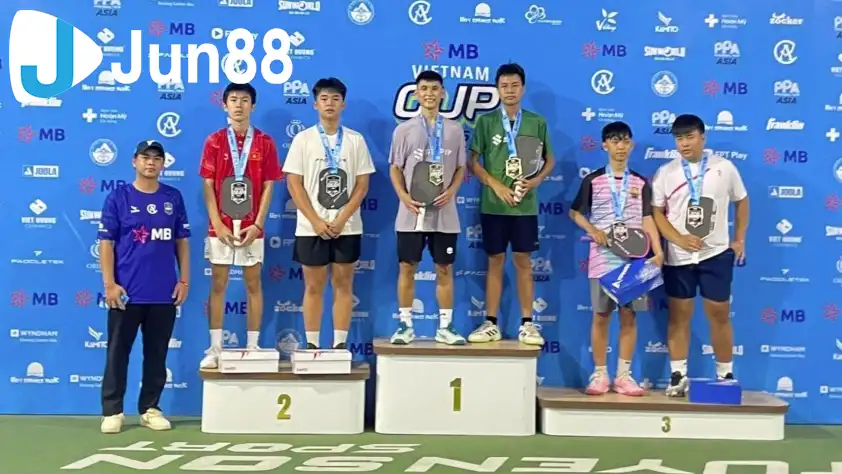 Chỉ sau một năm làm quen với pickleball, Phạm Xuân Vũ đã trở thành nhà vô địch đôi nam U18 PPA Tour Asia Chỉ sau một năm làm quen với pickleball, Phạm Xuân Vũ đã trở thành nhà vô địch đôi nam U18 PPA Tour Asia